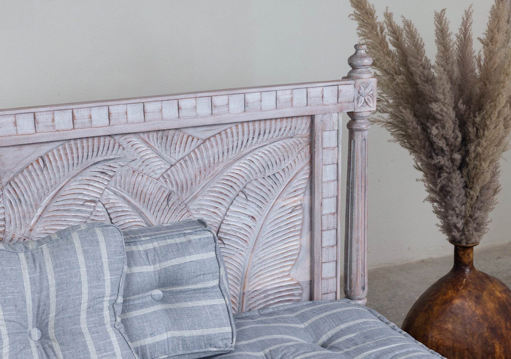 Amazon Day Bed - Savana Living - One With Wood