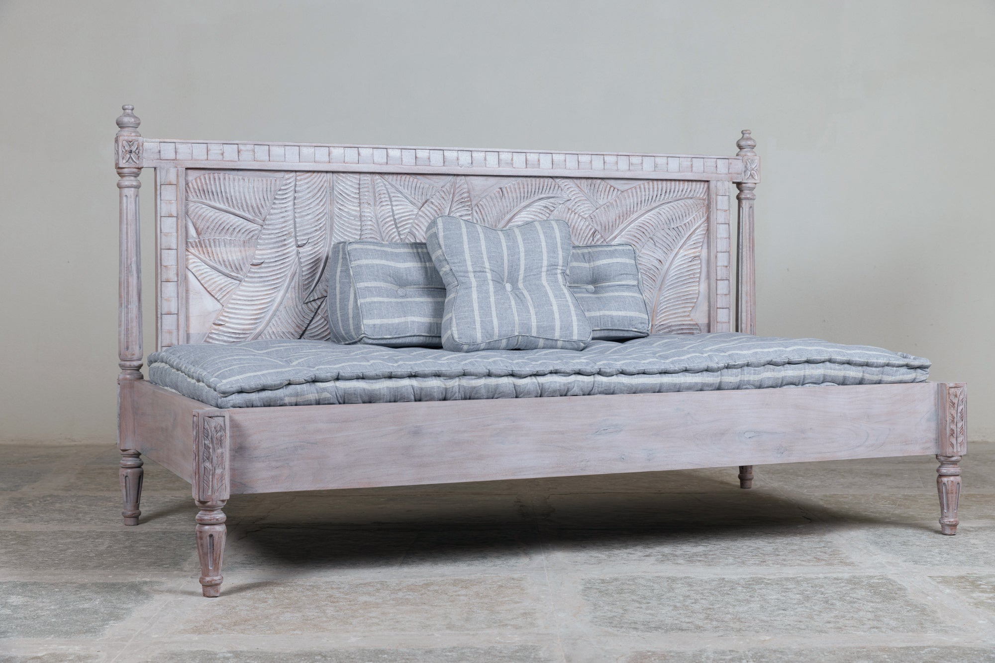 Amazon Day Bed - Savana Living - One With Wood